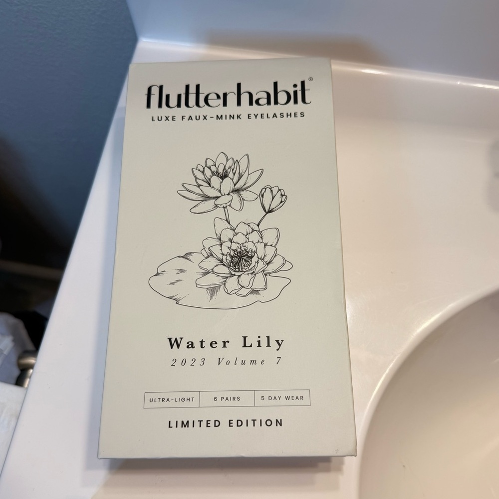 FlutterHabit water lily lashes